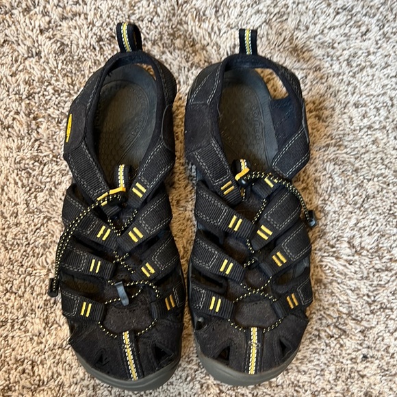 KEEN waterproof sandals GUC - Picture 1 of 3